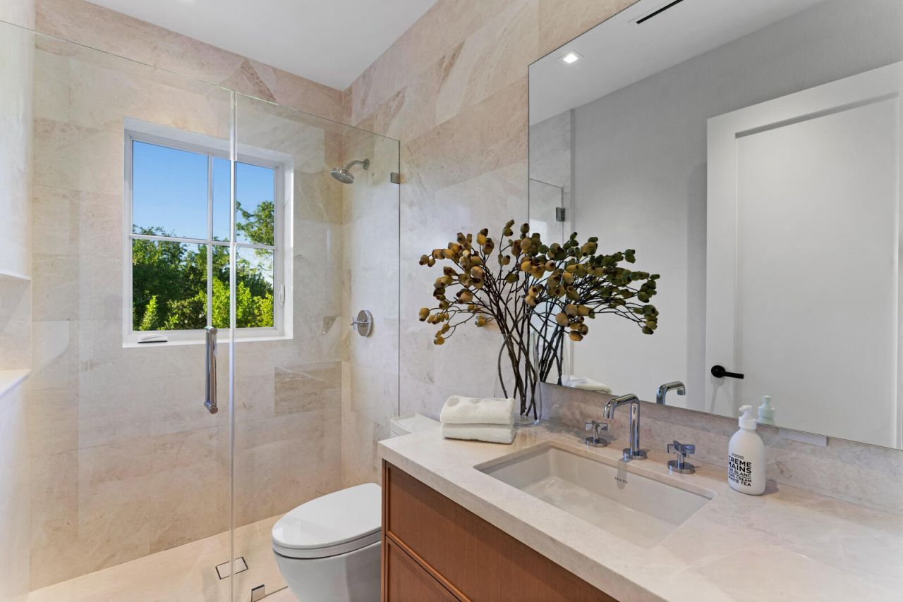 2219 E Ibis Isle Rd Road E, Palm Beach, FL 33480 Photo
