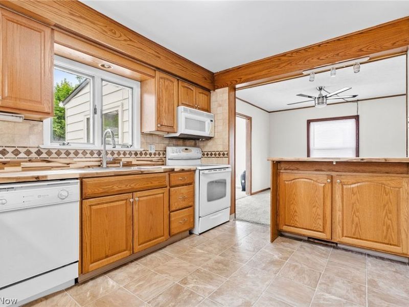 1905 Tampa Avenue , Cleveland, OH 44109 Photo 11