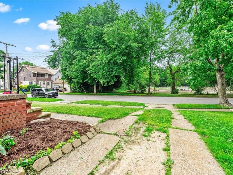 1905 Tampa Avenue , Cleveland, OH 44109 Photo 37