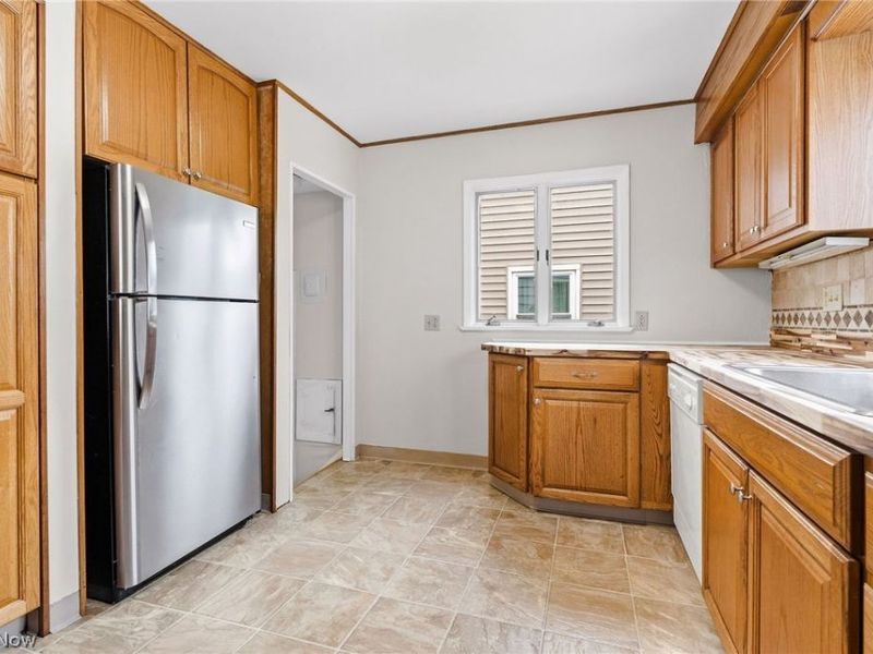 1905 Tampa Avenue , Cleveland, OH 44109 Photo 9