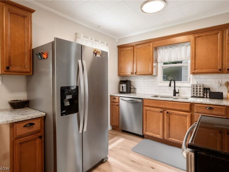 27030 Farringdon Avenue , Euclid, OH 44132 Photo 8