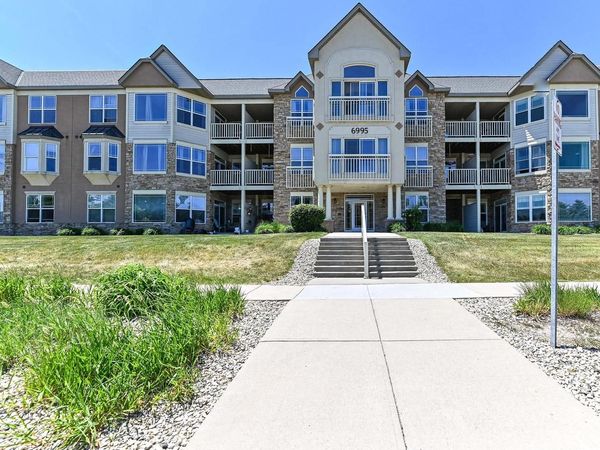 6995 S Riverwood BOULEVARD, Unit S-202, Franklin, WI 53132