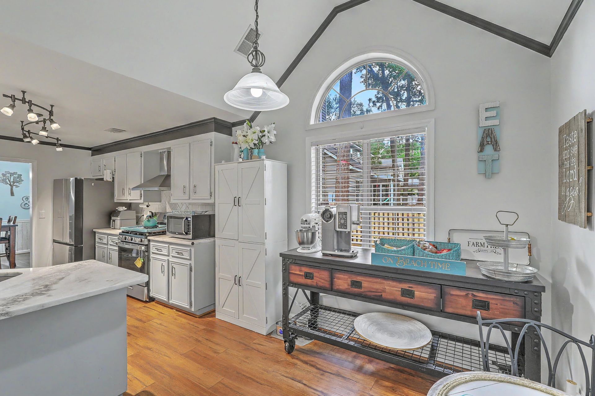 188 Bamert Street Photo 11