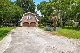 49 Markfield Drive photo 4