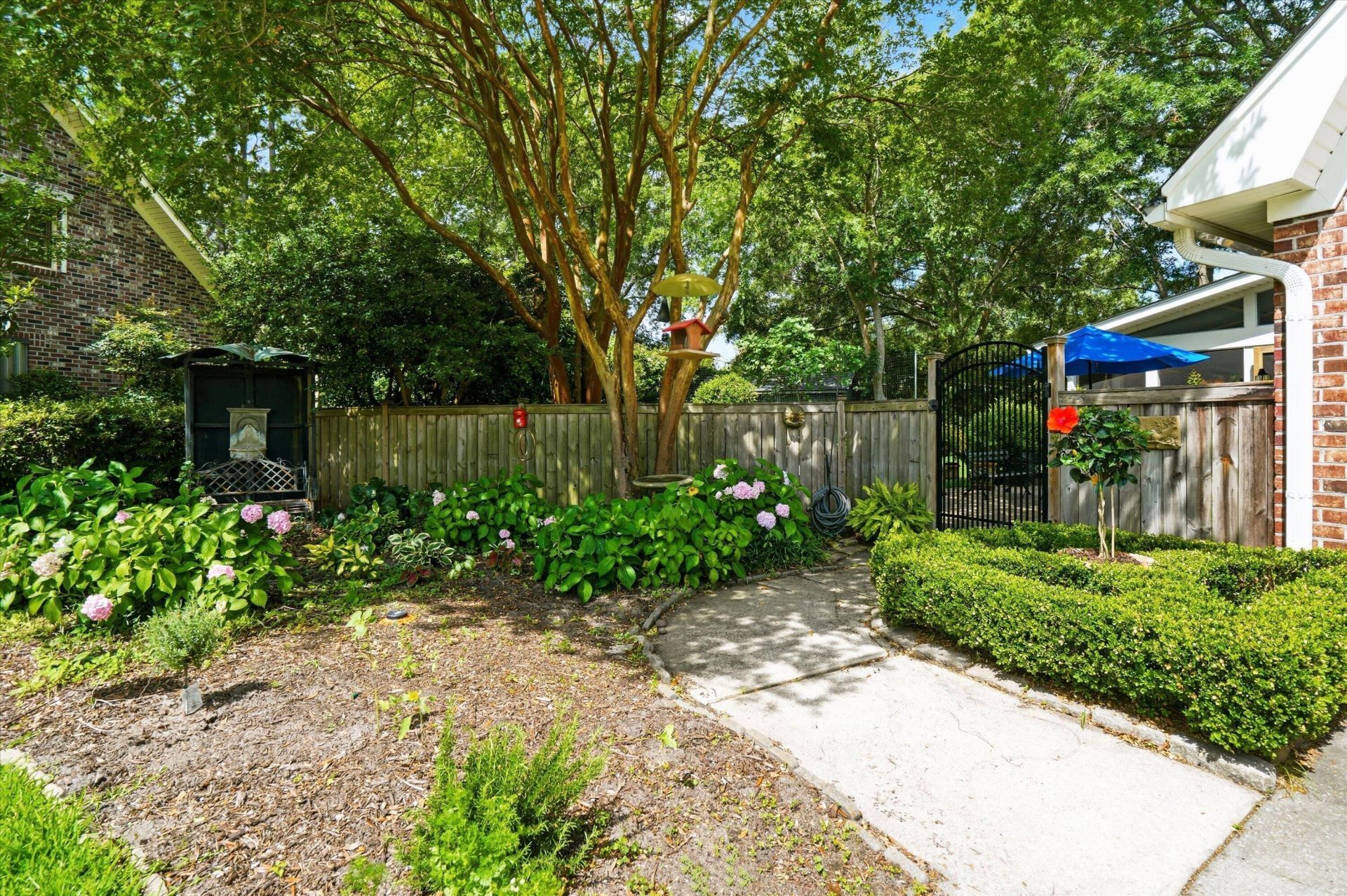 49 Markfield Drive Photo 5