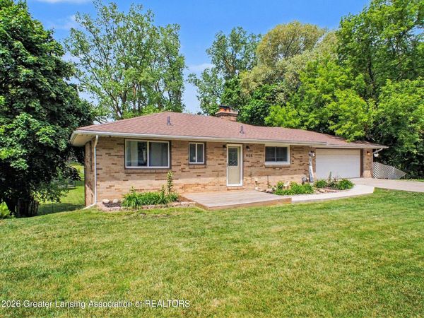 805 Dryer Farm Road, Lansing, MI 48917