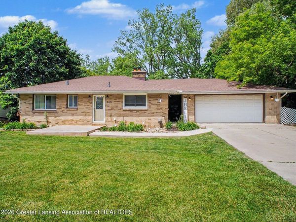 805 Dryer Farm Road, Lansing, MI 48917