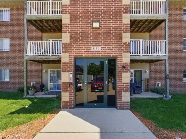 4130 100th Street, Unit 8, Urbandale, IA 50322