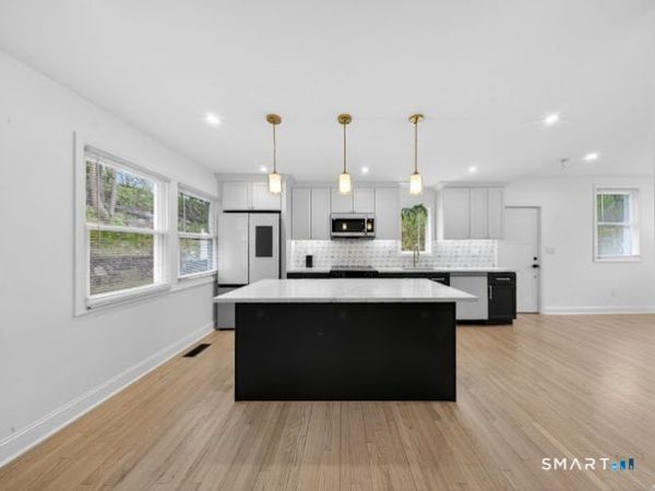 20 Oakridge , Trumbull, CT 06611