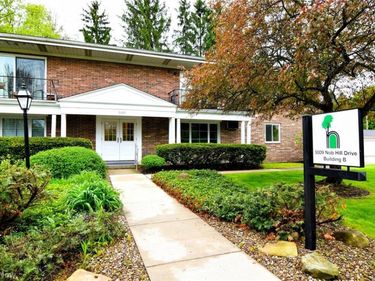 5009 Nob Hill Drive, Unit B2, Chagrin Falls, OH 44022