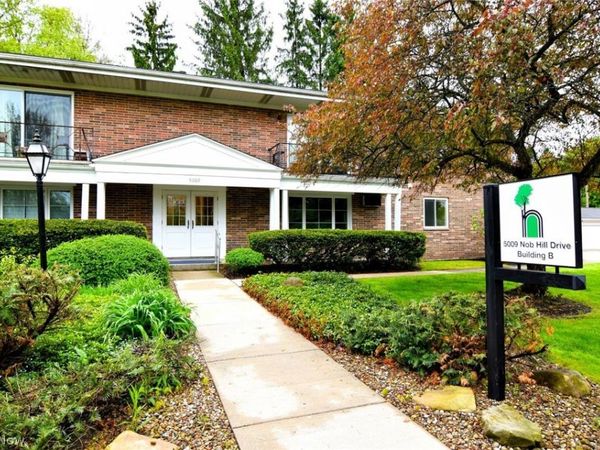 5009 Nob Hill Drive , Unit B2, Chagrin Falls, OH 44022