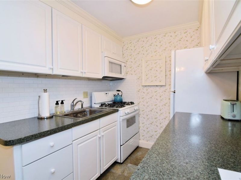 5009 Nob Hill Drive, Unit B2, Chagrin Falls, OH 44022 Photo 11