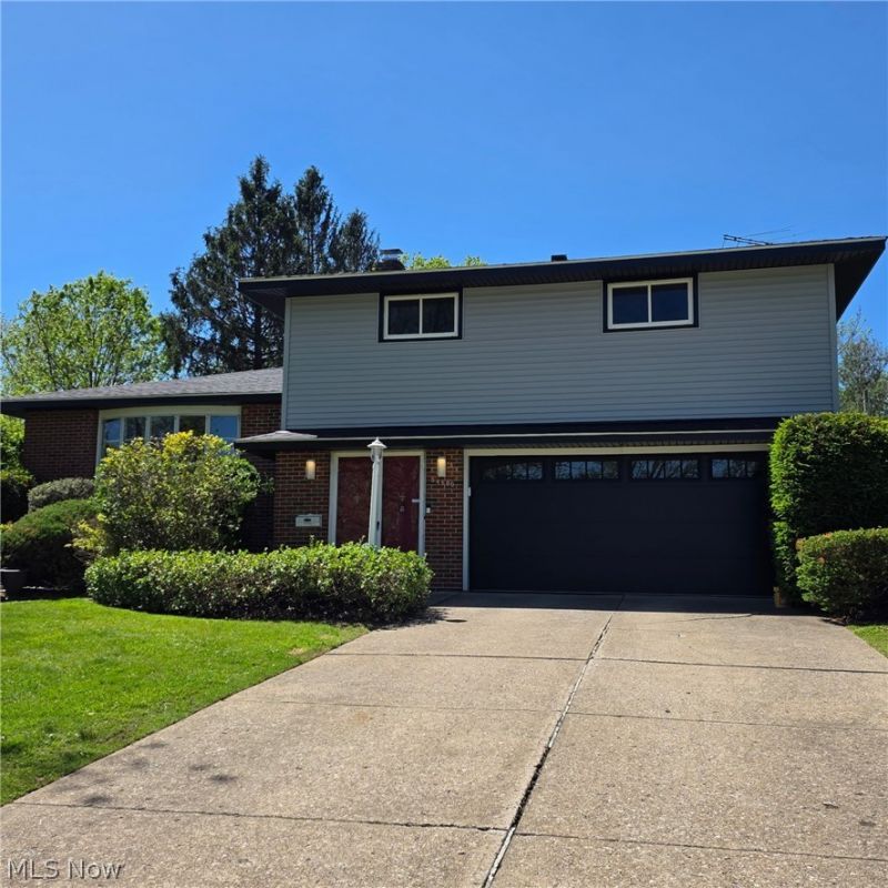 34600 W Sharondale Drive, Solon, OH 44139 Main Photo