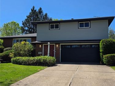 34600 W Sharondale Drive, Solon, OH 44139