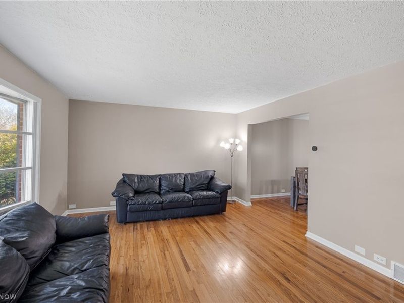 34600 W Sharondale Drive, Solon, OH 44139 Photo 3