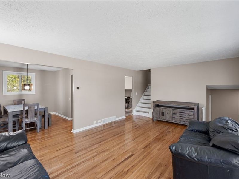 34600 W Sharondale Drive, Solon, OH 44139 Photo 4