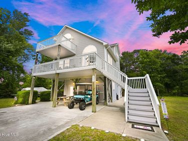 805 Driftwood Drive, Hampstead, NC 28443