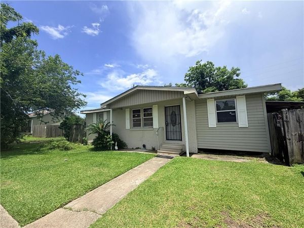 1056 LESAN Drive , Kenner, LA 70062