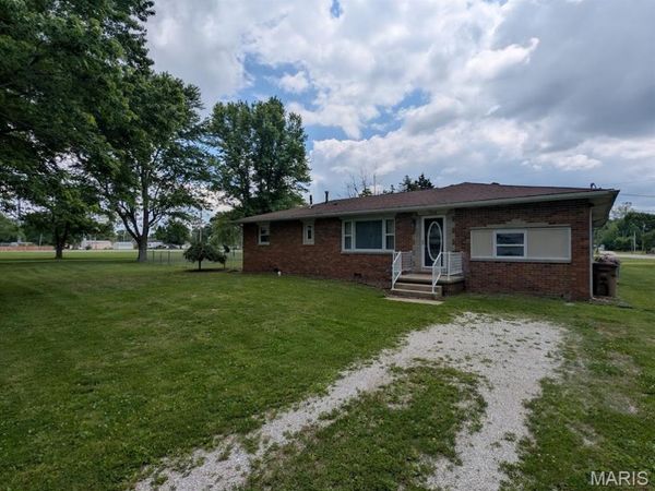704 N Sawyer Street, Wilsonville, IL 62093