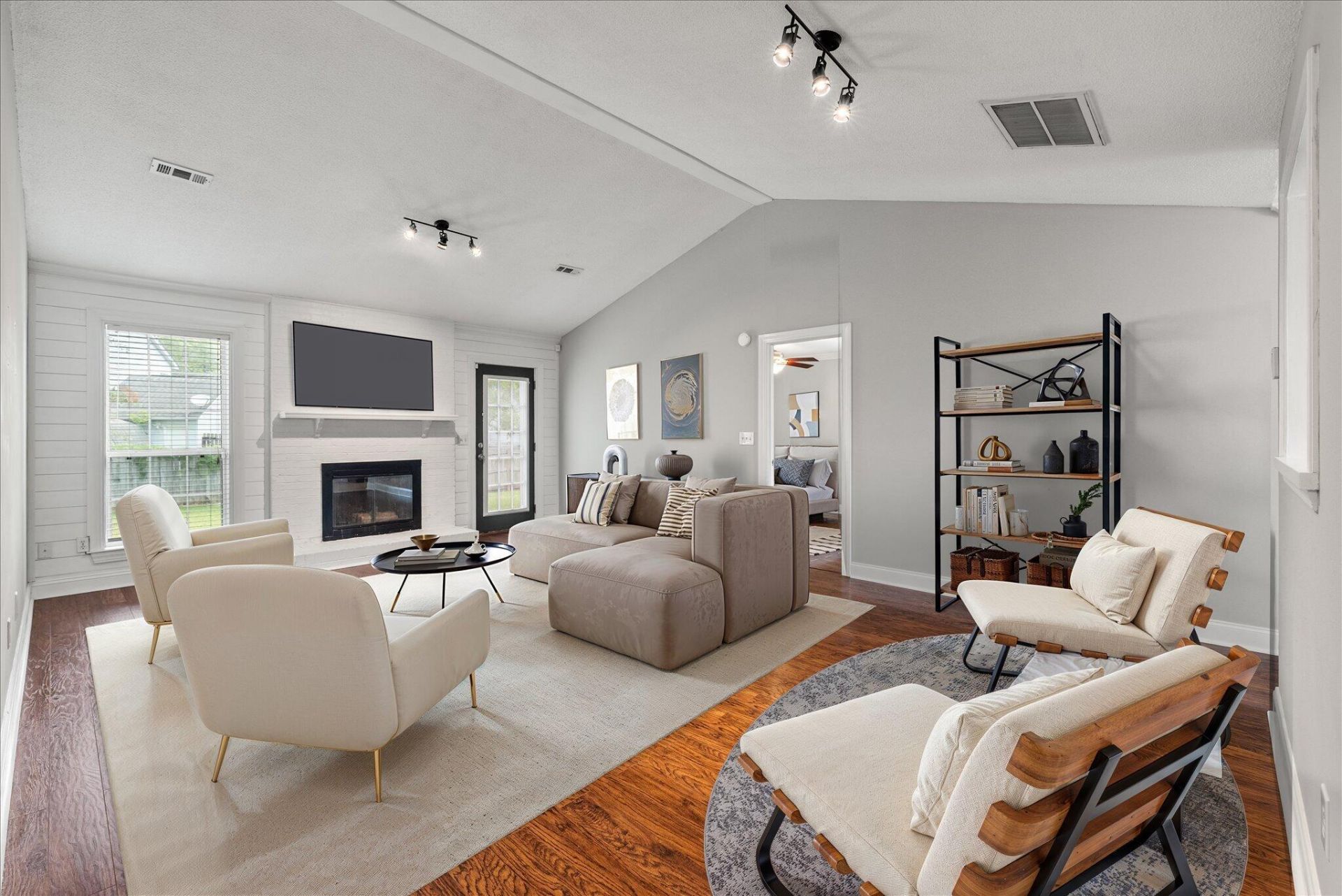 320 Indigo Road Photo 4