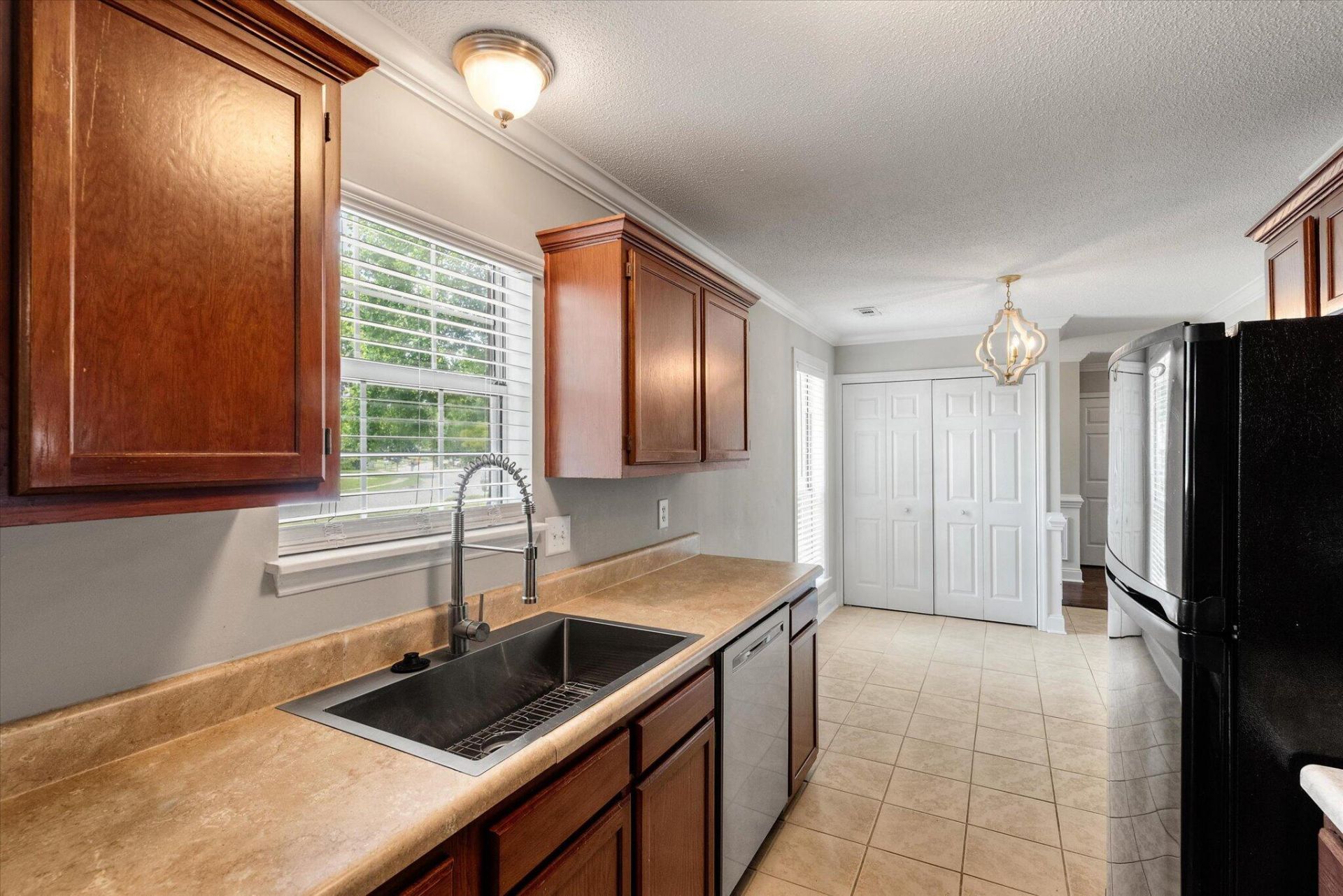 320 Indigo Road Photo 9