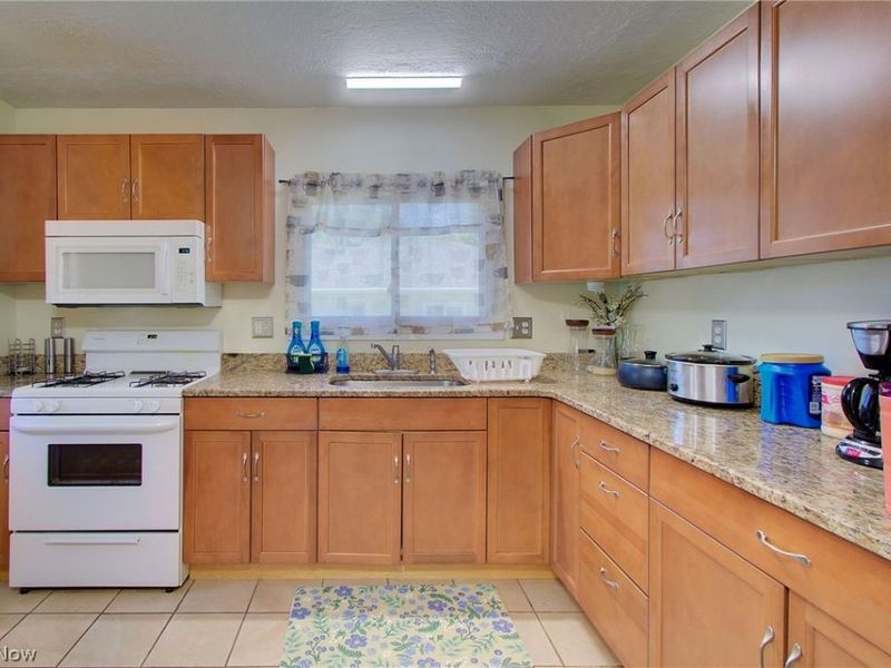 410 Southward Drive , Youngstown, OH 44515 Photo 4