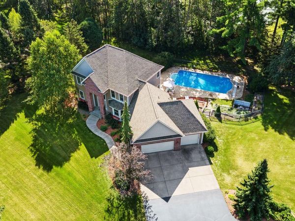 323 Saint Annes Parkway , Hudson, WI 54016