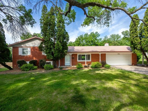 7 Archer Court , Davenport, IA 52804