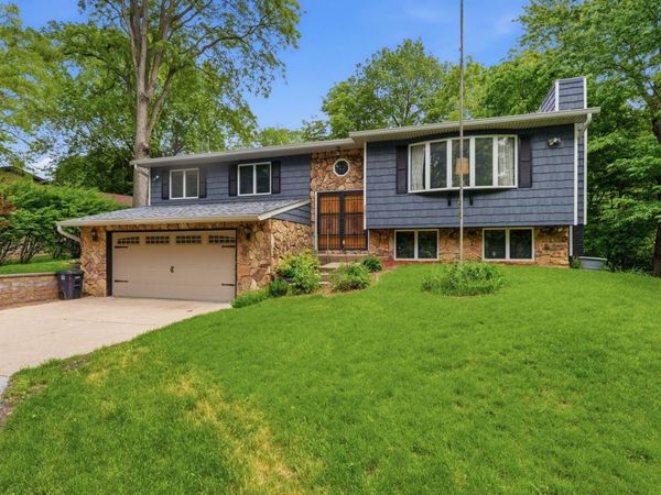 3001 2nd Street , Moline, IL 61265