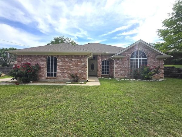 604 Valleyridge Court, Decatur, TX 76234
