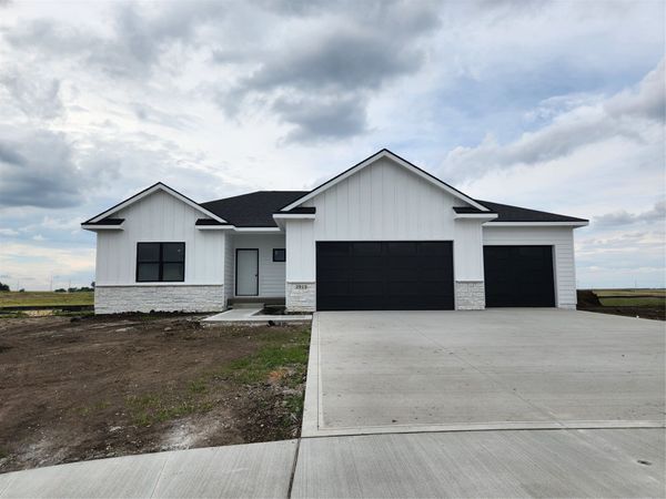 2912 NW Fairfield Court, Ankeny, IA 50023