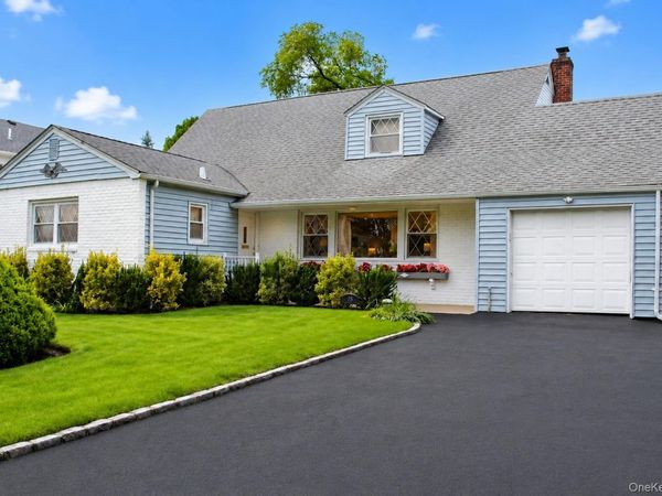 75 Stratford Avenue , Garden City, NY 11530