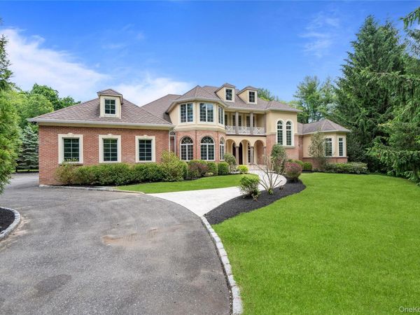 1960 Midlane S, Syosset, NY 11791