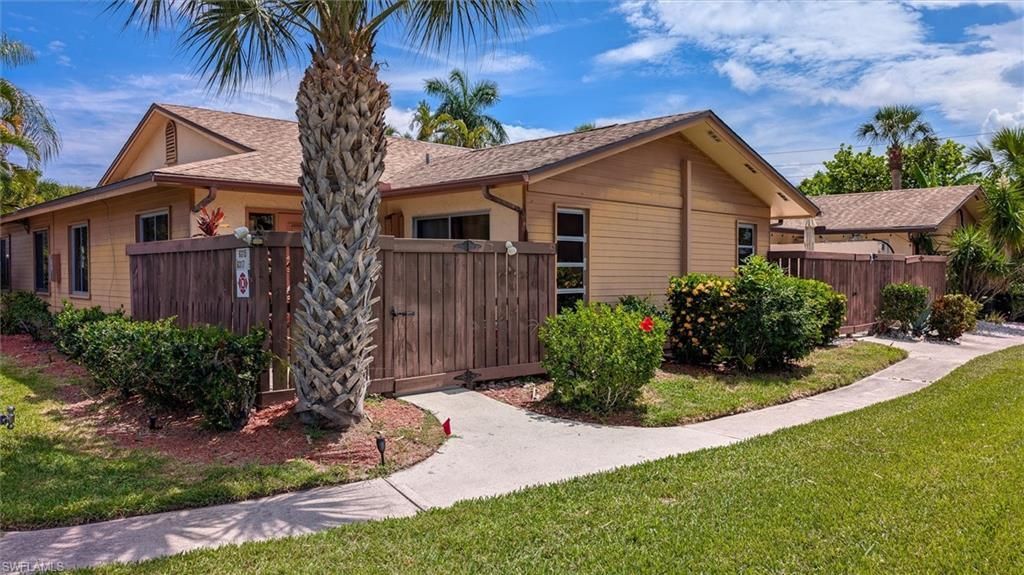 6315 Royal Woods Dr, Fort Myers, FL 33908 Photo