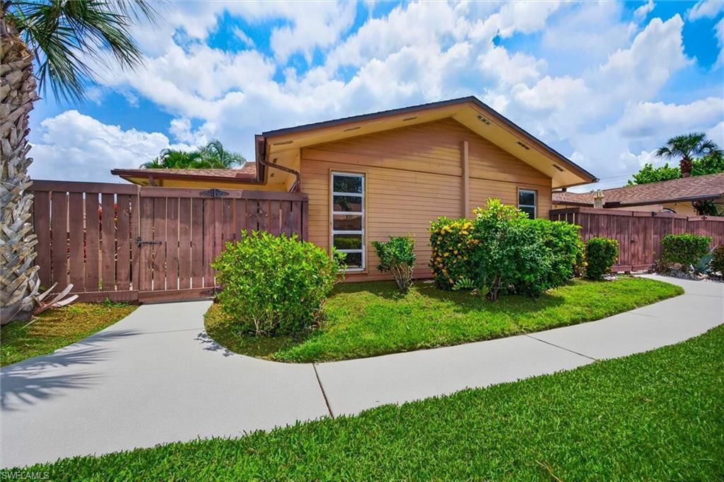 6315 Royal Woods Dr, Fort Myers, FL 33908 Photo