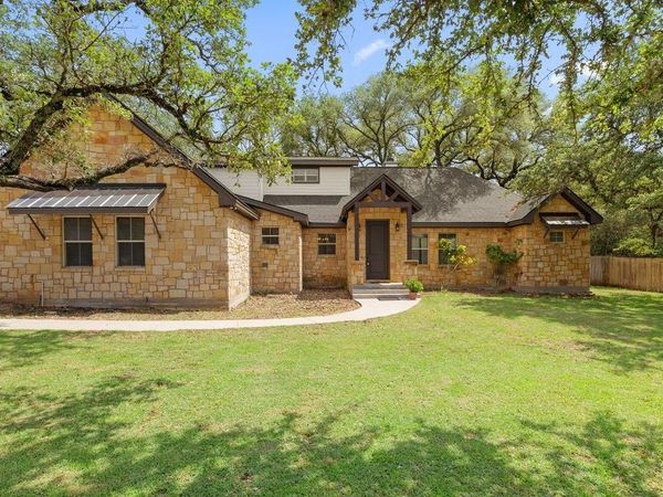 101 Winding Oak DR, Johnson City, TX 78636