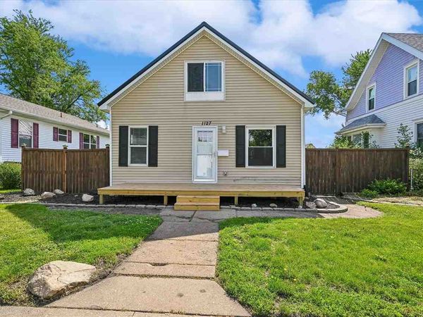 1127 NW 10th Street, Cedar Rapids, IA 52405