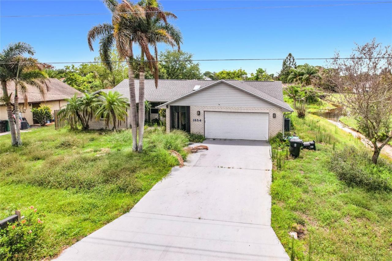 1654 SE Fallon Drive, Port Saint Lucie, FL 34983 Photo