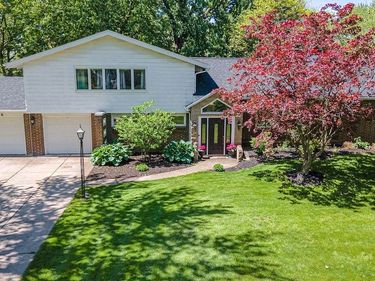 5326 Willow Lake Drive , Clarence, NY 14031