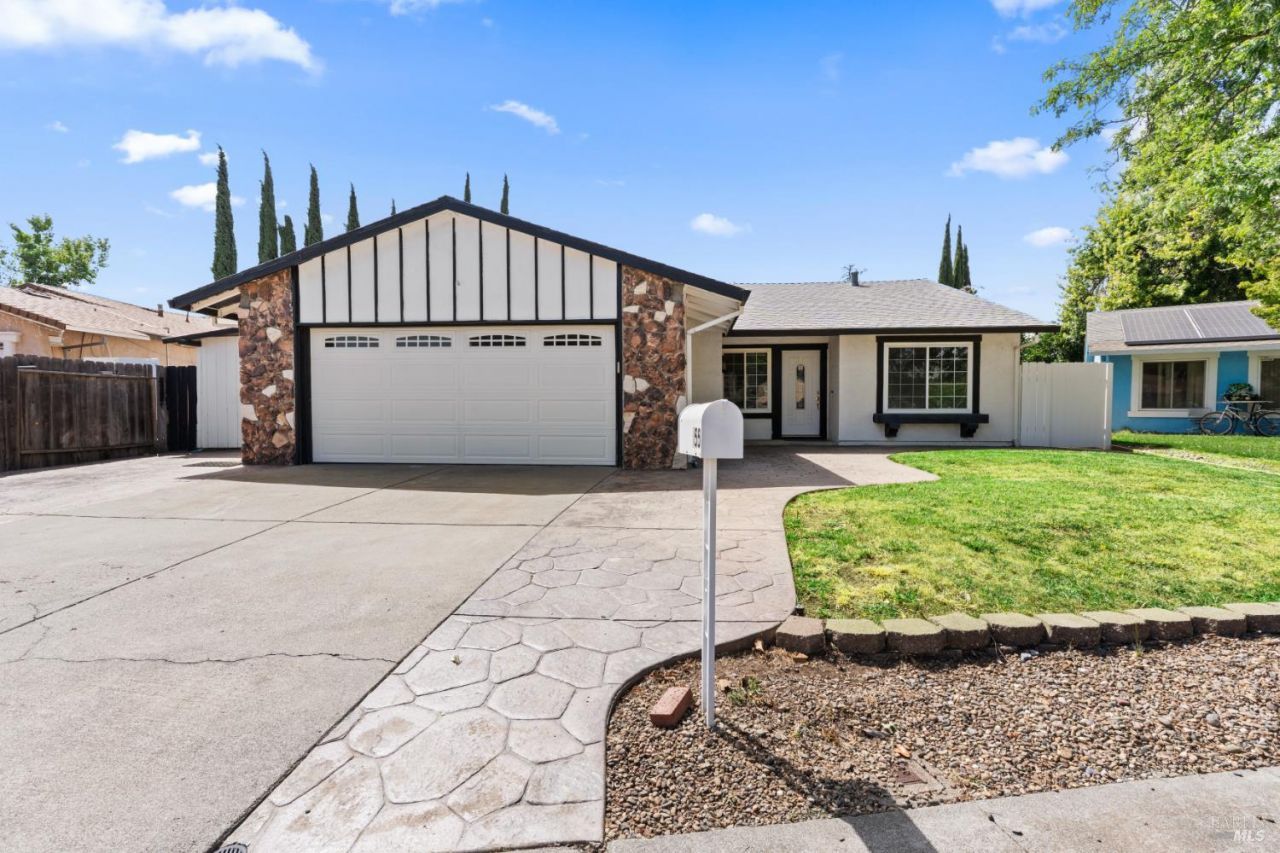 155 Richard Place, Vacaville, CA 95687 Main Photo