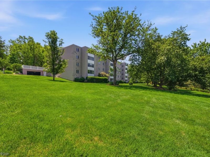520 Meredith Lane, Unit 516, Cuyahoga Falls, OH 44223 Photo 1