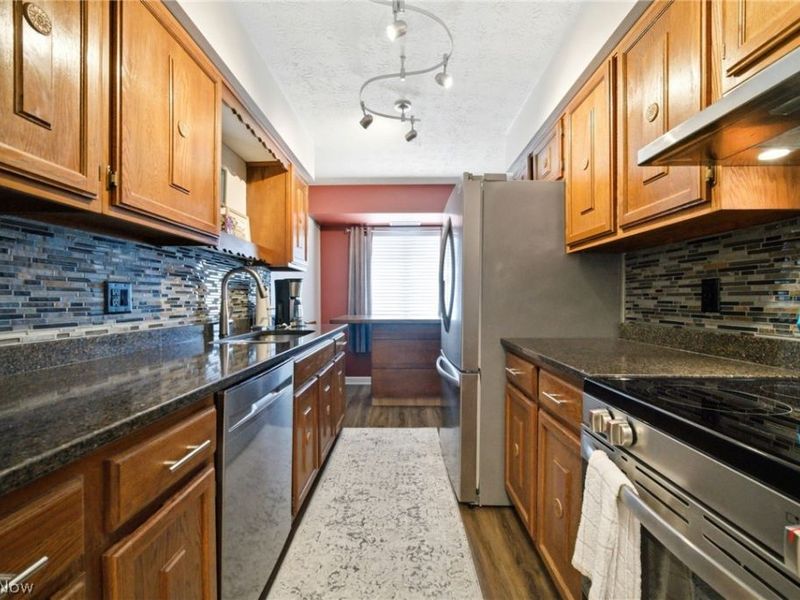 520 Meredith Lane, Unit 516, Cuyahoga Falls, OH 44223 Photo 13