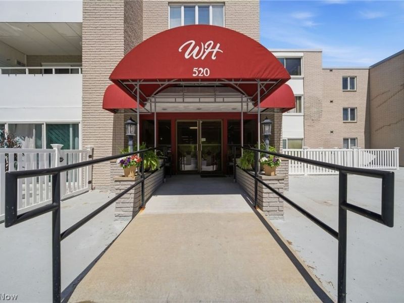 520 Meredith Lane, Unit 516, Cuyahoga Falls, OH 44223 Photo 2
