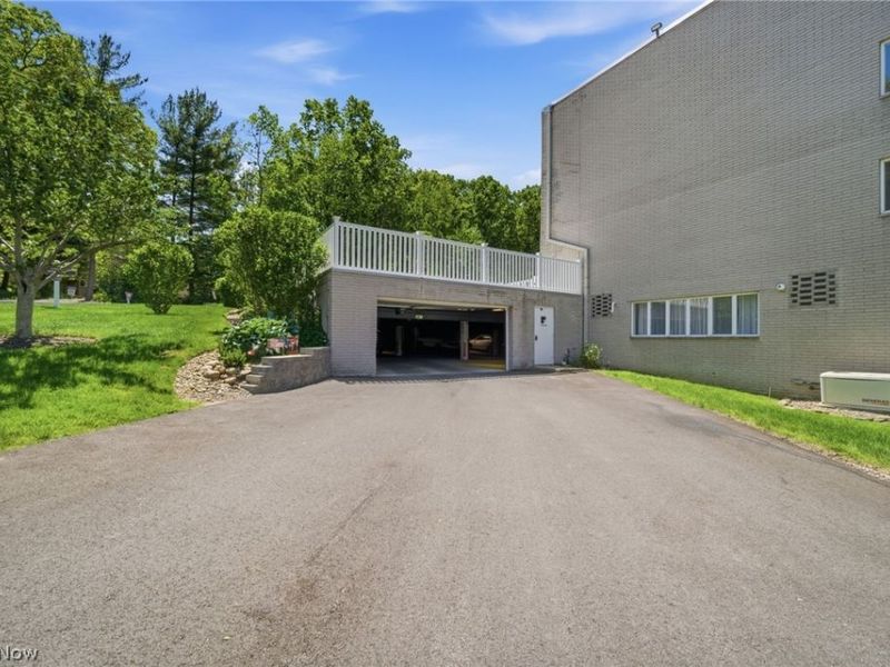 520 Meredith Lane, Unit 516, Cuyahoga Falls, OH 44223 Photo 4