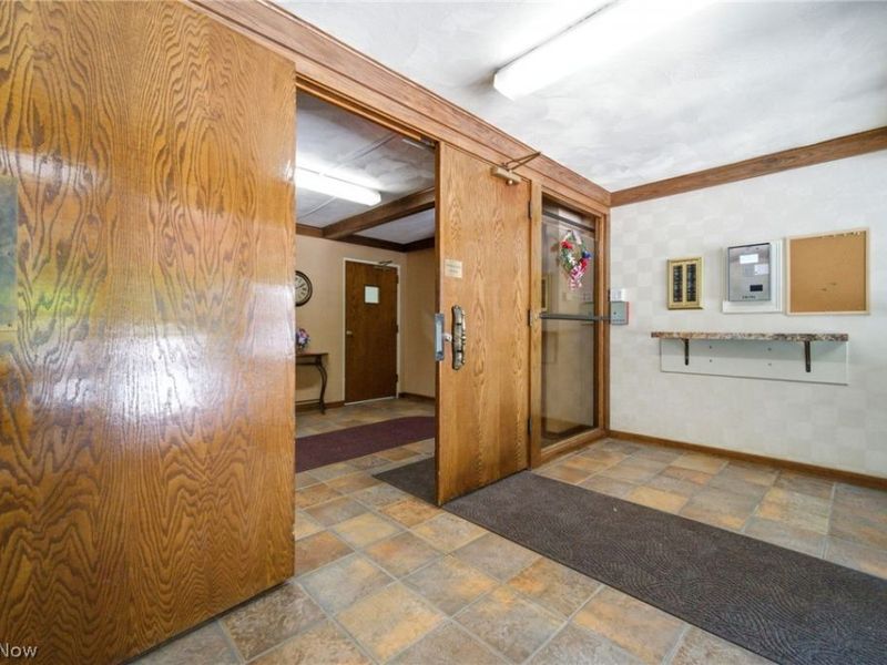 520 Meredith Lane, Unit 516, Cuyahoga Falls, OH 44223 Photo 5