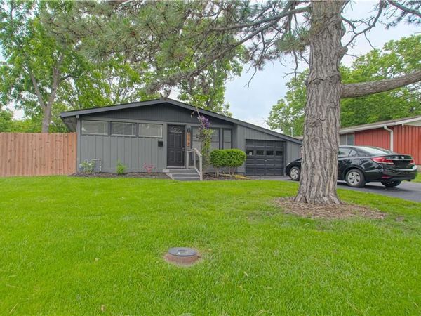 708 S CHESTNUT Avenue, Olathe, KS 66061
