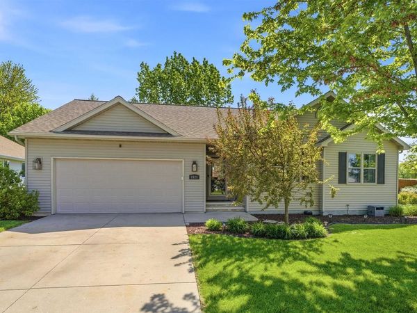 1121 FIELDVIEW DRIVE, Menasha, WI 54952