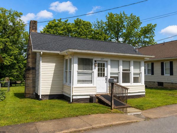 227 Maple Avenue, Bridgeport, WV 26330