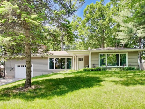 1030 Jenkins Dr, Fontana, WI 53125