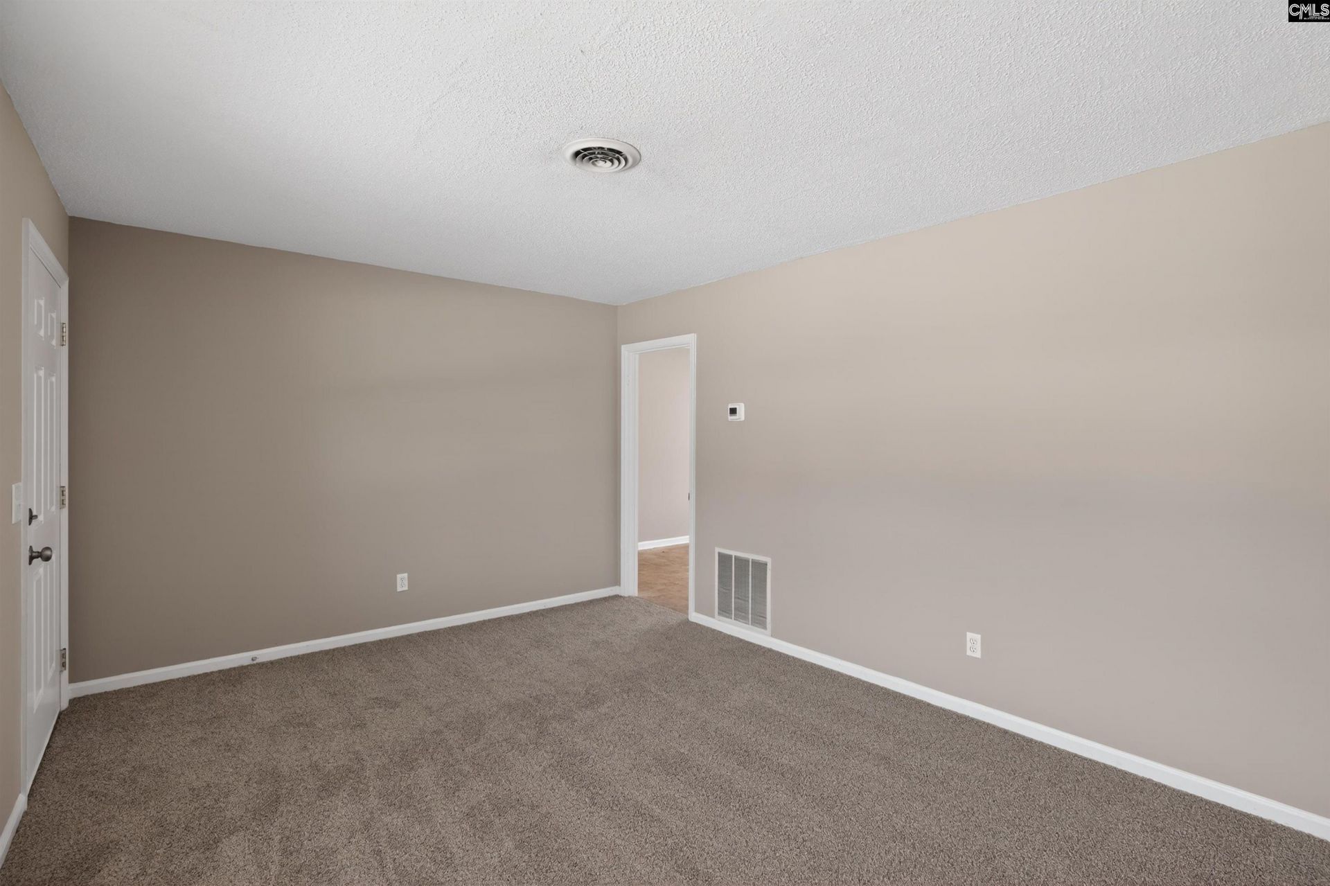 328 Galbra Street  Photo 10